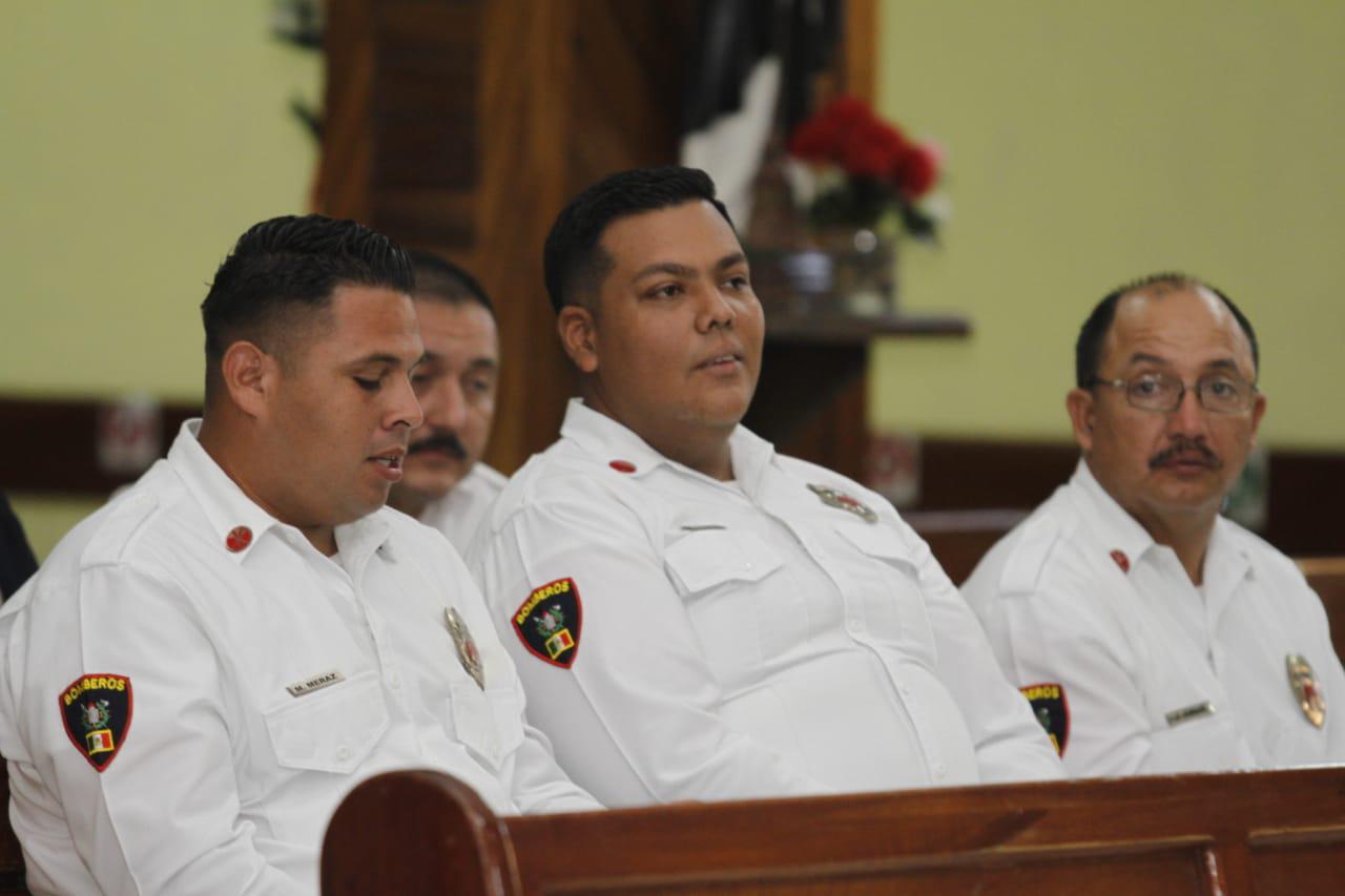 $!Destaca sacerdote que bomberos dejan todo por servir al prójimo