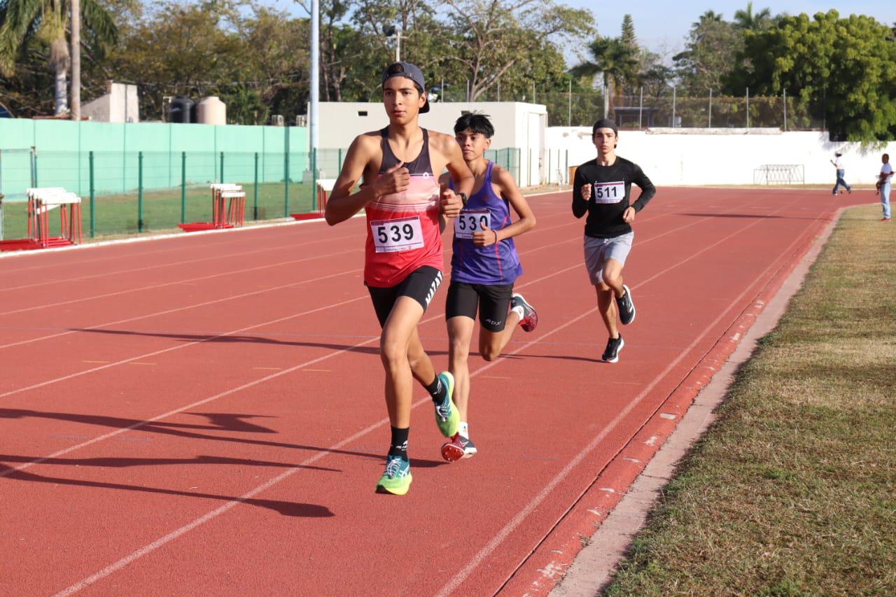 $!Derrochan talento más de 200 atletas sinaloenses en Zonal de atletismo