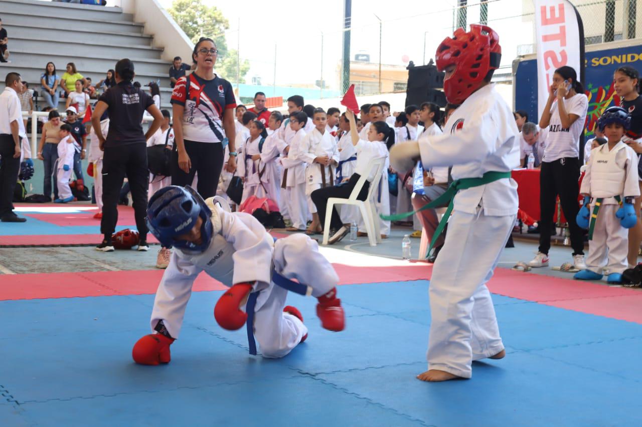 $!Lucen artemarcialistas infantiles en Copa de Karate Noroeste