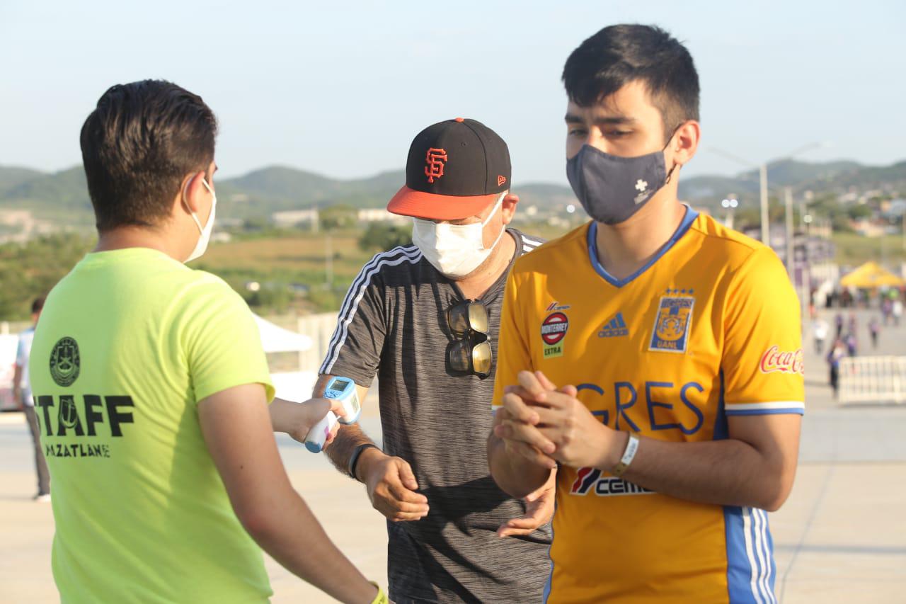 $!Invasión felina al Kraken: seguidores de Tigres lo apoyan frente al Mazatlán FC