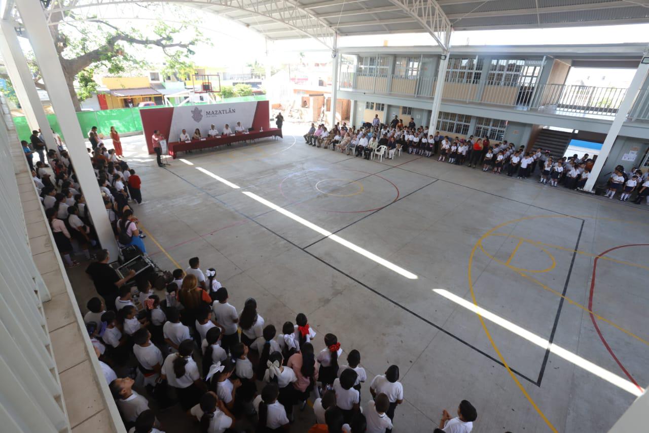 $!Celebran Lunes Cívico en primaria de Villa Unión en medio de reconstrucción