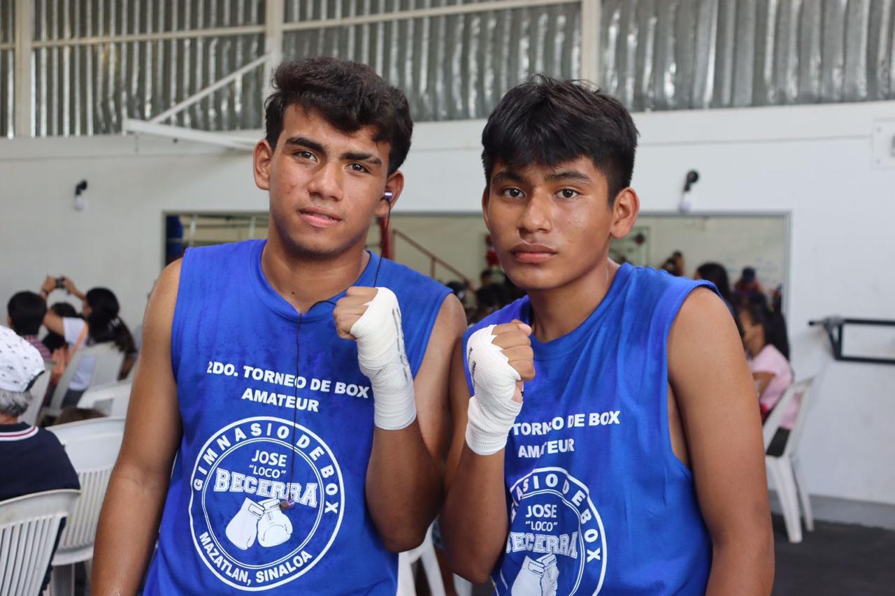 $!Boxeadores pulen sus habilidades arriba del ring