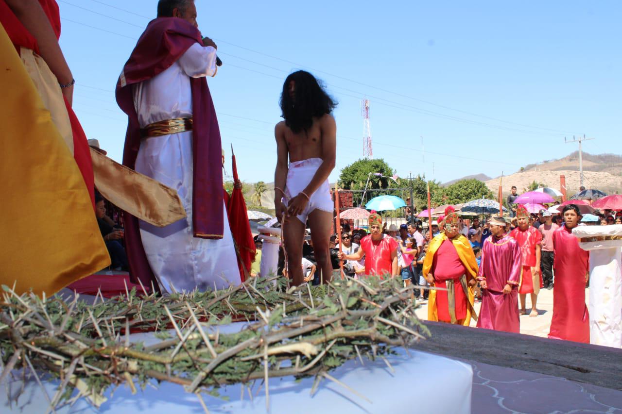 $!Efraín de Jesús, orgulloso de ser Cristo en tradicional Viacrucis de Matatán