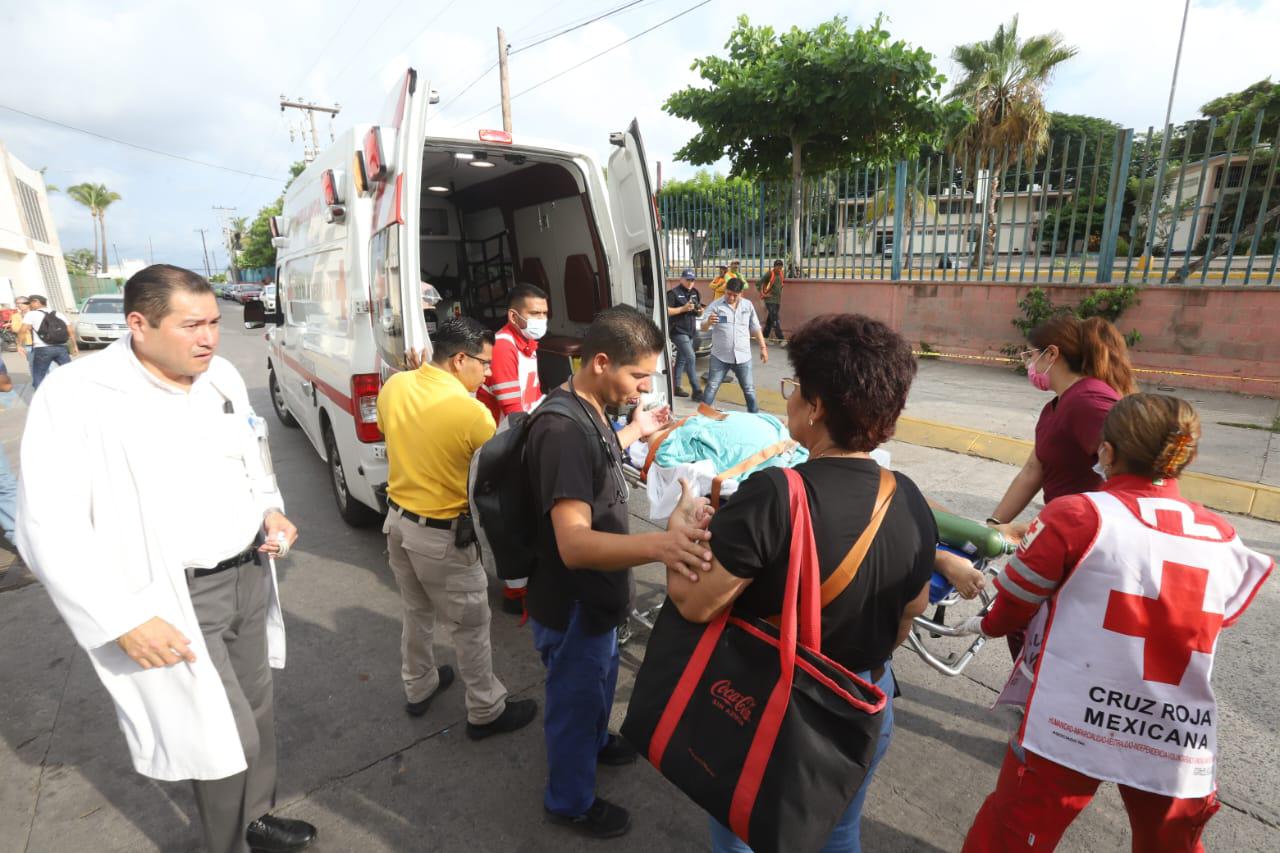 $!Desalojan áreas del IMSS nuevo en Mazatlán por fuga de oxígeno