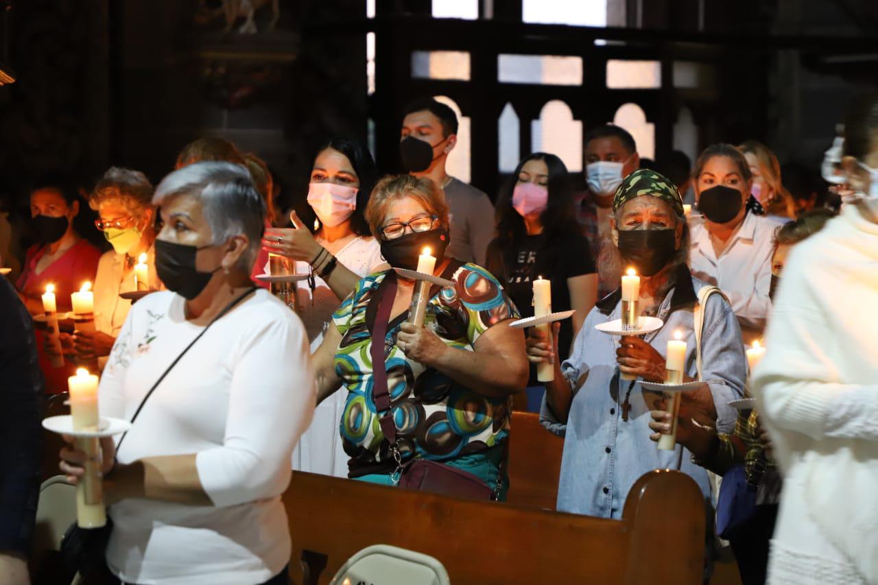 $!En Catedral de Mazatlán celebran la Vigilia de la Resurrección del Señor