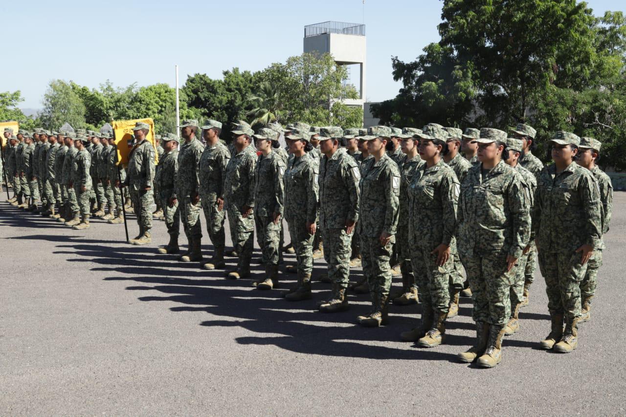 $!Imponen ascensos y condecoraciones a personal militar, en Mazatlán