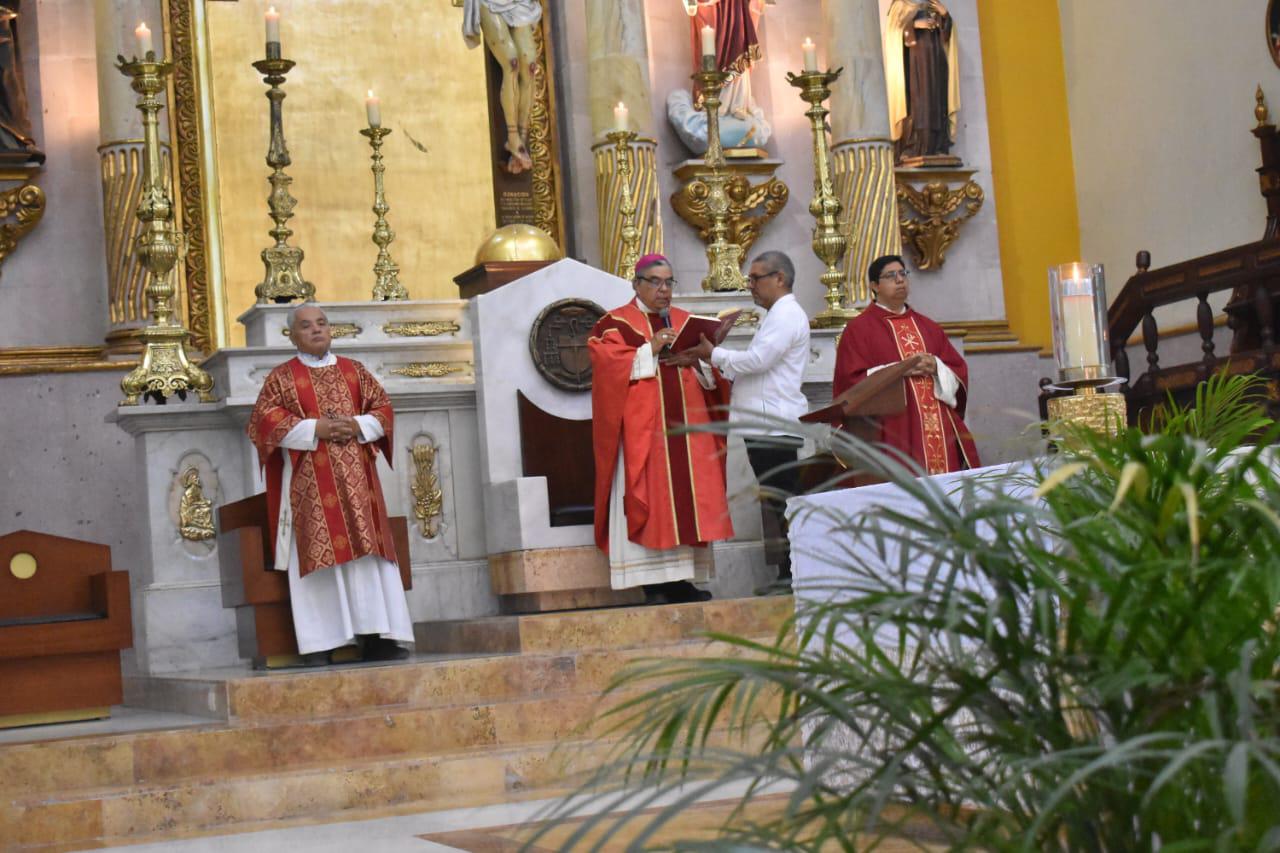 $!Obispo de Culiacán llama a quienes privaron de la libertad a familias a que respeten la dignidad y la vida