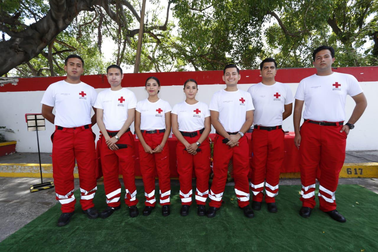 $!Se gradúan paramédicos de la Cruz Roja en Mazatlán y brindan homenaje a socorristas fallecidos