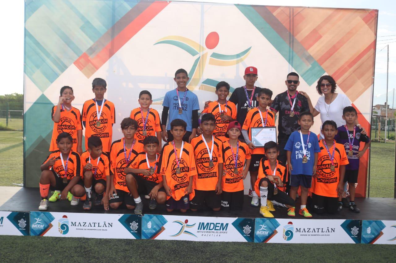 $!Premian a lo mejor de la Liga Infantil Intercolonial de Futbol (FOTOS)