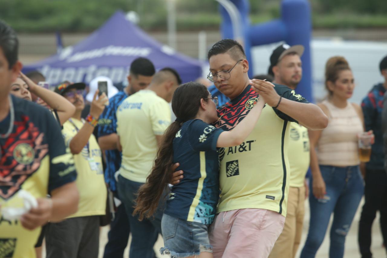 $!Invaden aficionados americanistas estadio Kraken