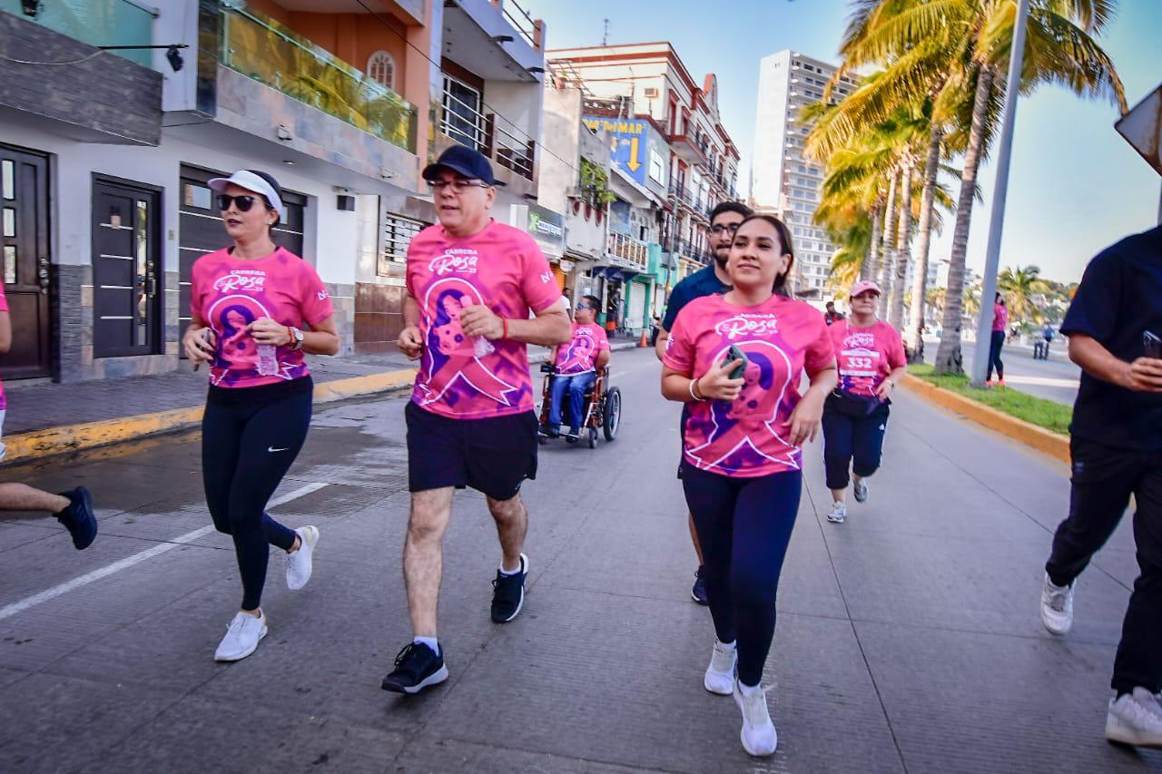 $!Impulsan Alcalde de Mazatlán y su esposa la detección oportuna del cáncer de mama