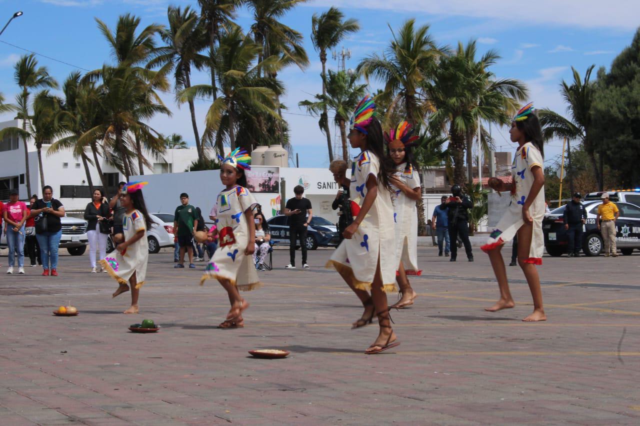 $!Bailes prehispánicos se presentan durante el evento astronómico.