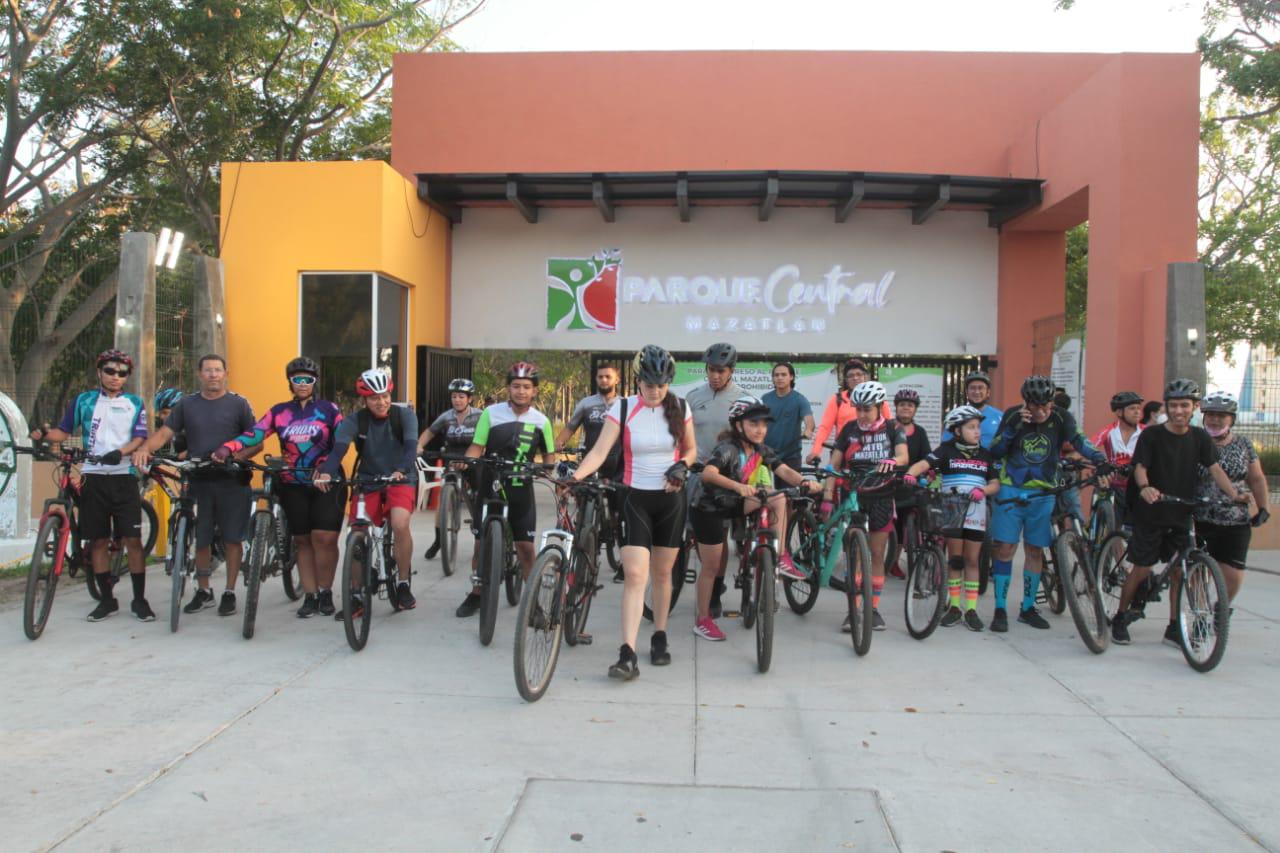 $!Decenas de ciclistas conmemoran Día Mundial de la Bicicleta en Mazatlán