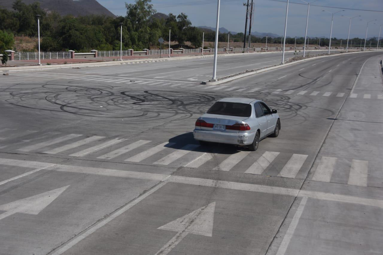 $!Para evitar arrancones, Ayuntamiento de Culiacán instala ocho topes en prolongación de bulevar Sánchez Alonso