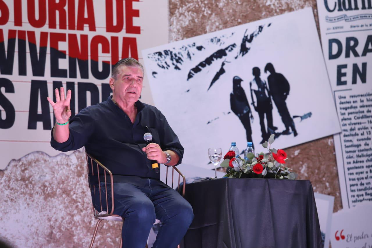 $!Carlos Páez narra su relato en la charla denominada “Una historia de supervivencia en Los Andes”.