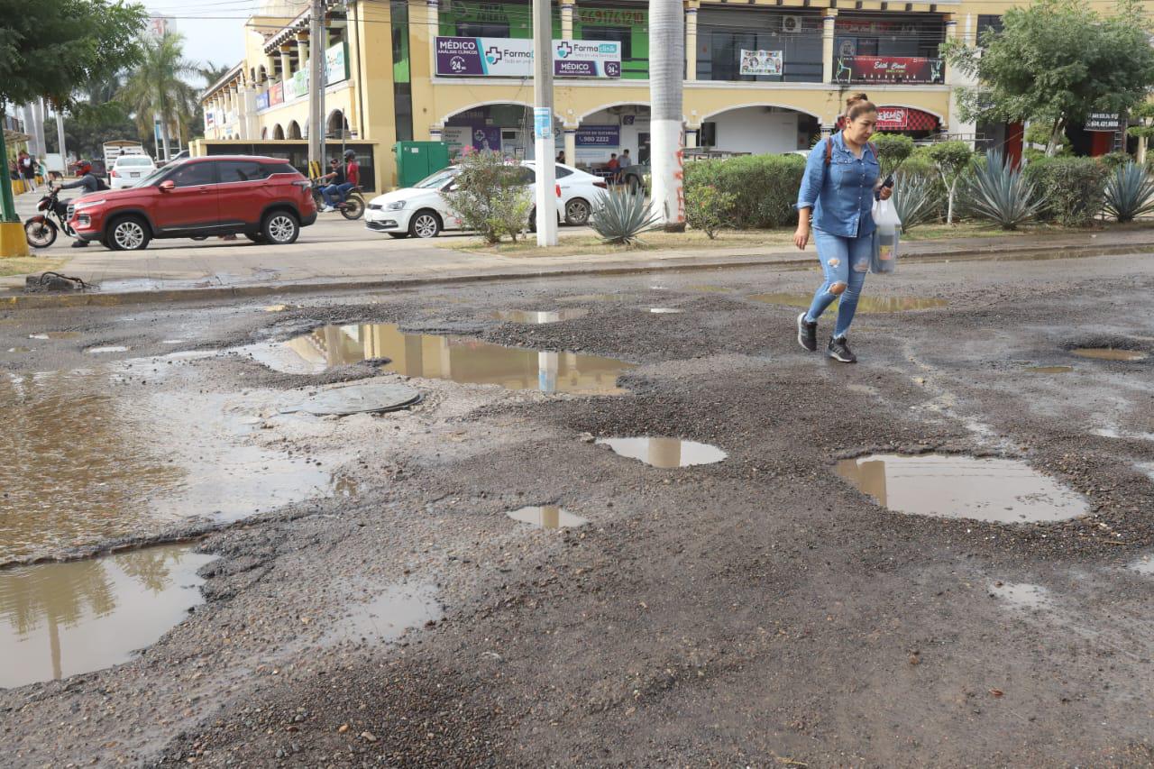 $!San Joaquín, Villa Verde y Villa Florida viven entre fugas de aguas negras