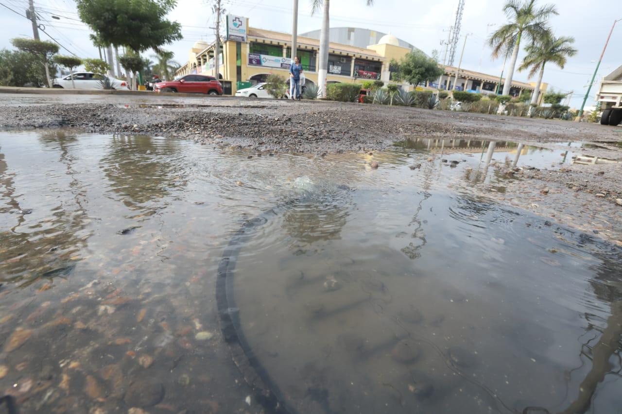 $!San Joaquín, Villa Verde y Villa Florida viven entre fugas de aguas negras