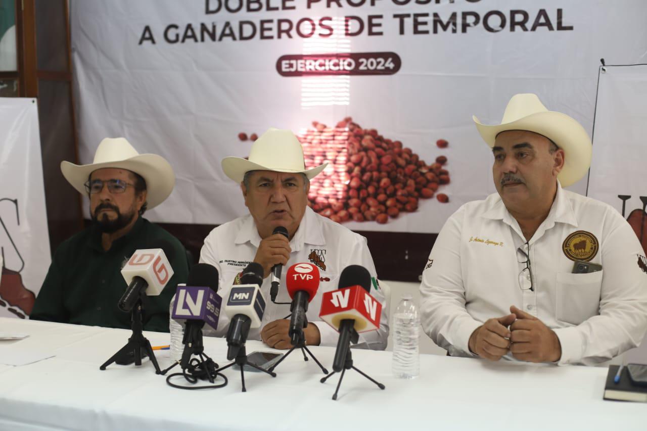 $!Entregan 53 mil bolsas de sorgo a ganaderos de Sinaloa; más de 700 son para ganaderos de Mazatlán