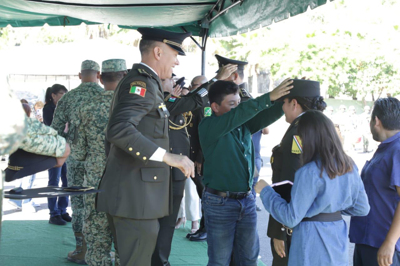 $!Imponen ascensos y condecoraciones a personal militar, en Mazatlán