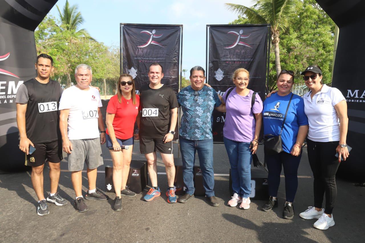 $!Festejan comunicadores Día de la Libertad de Expresión haciendo deporte