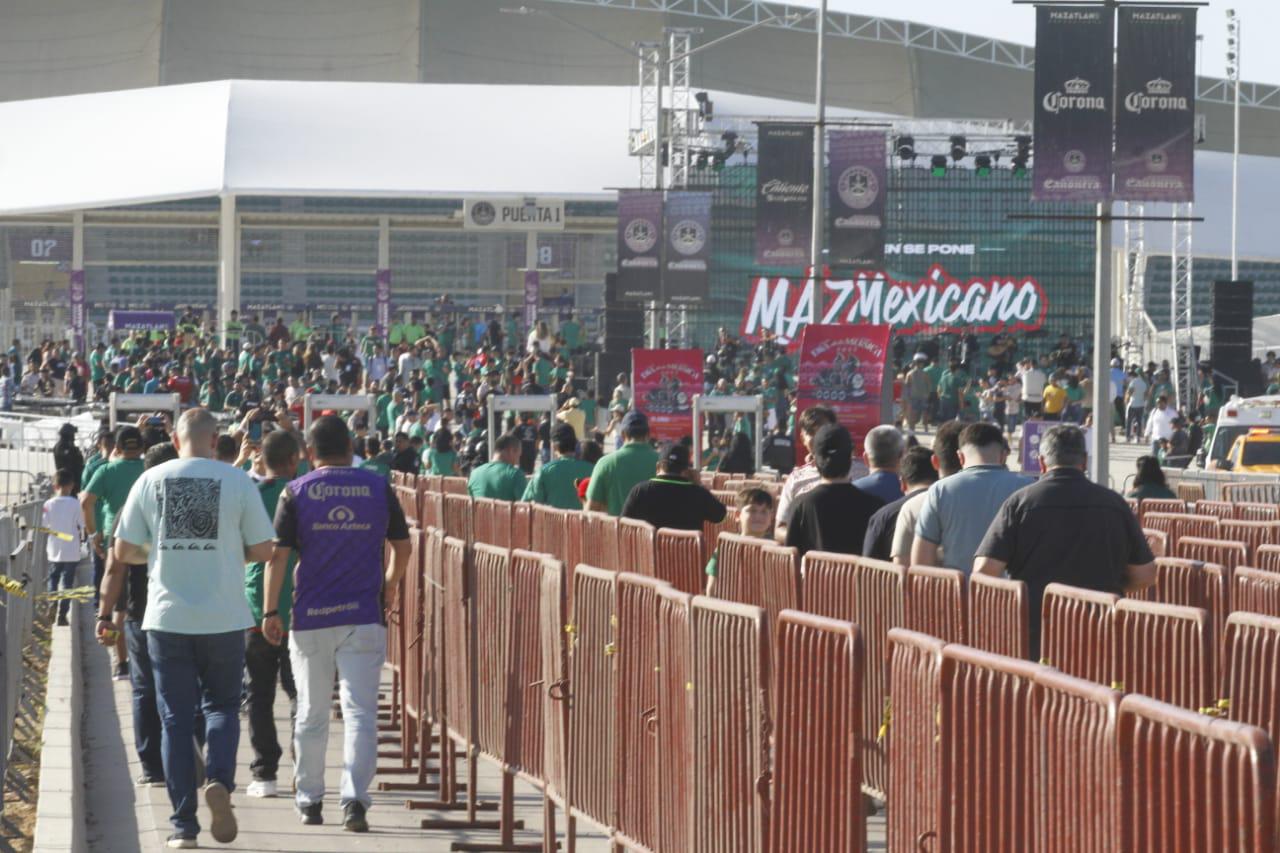 $!‘Pintan de verde’ el Kraken en una fiesta familiar de futbol