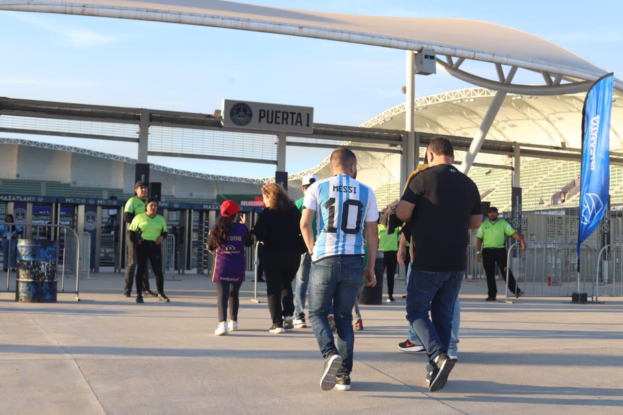 $!Disfruta afición el México contra Argentina Sub 23 en el Estadio El Encanto