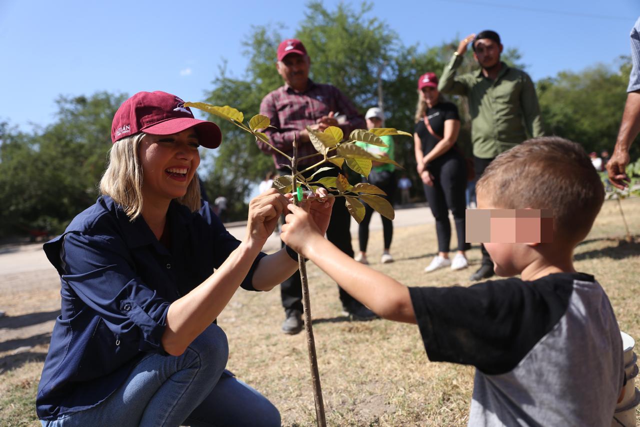 $!Invita Estrella Palacios a niñas y niños a sembrar y cuidar árboles en Siqueros