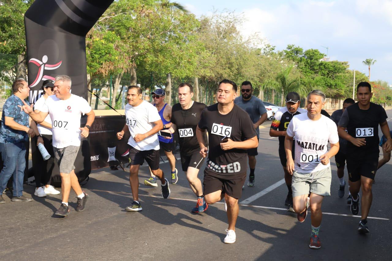 $!Festejan comunicadores Día de la Libertad de Expresión haciendo deporte