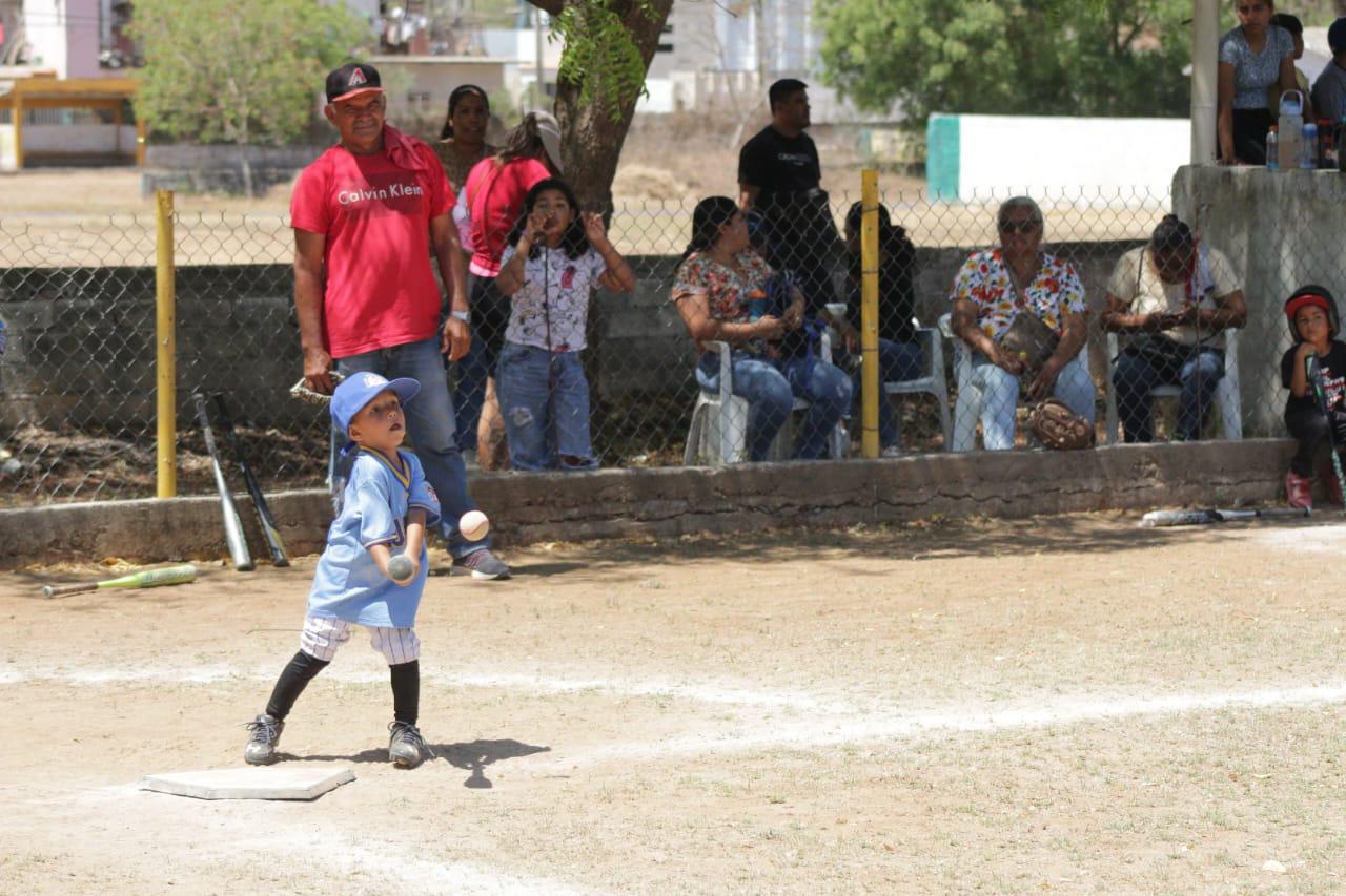 $!Emocionantes juegos viven en Liga de Beisbol Pelikanos