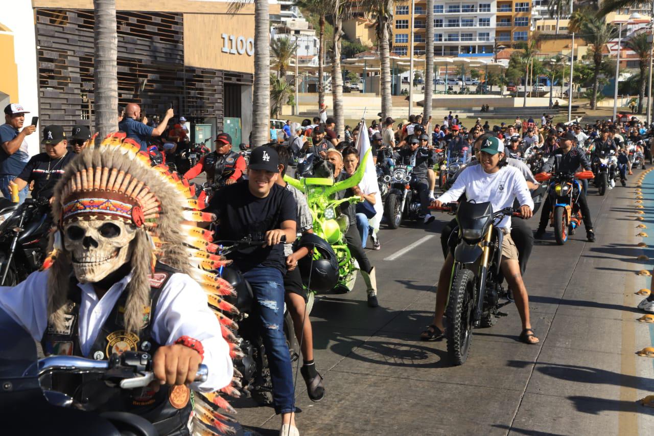 $!Cientos de motociclistas recorren el paseo costero de Mazatlán dentro de la Semana de la Moto