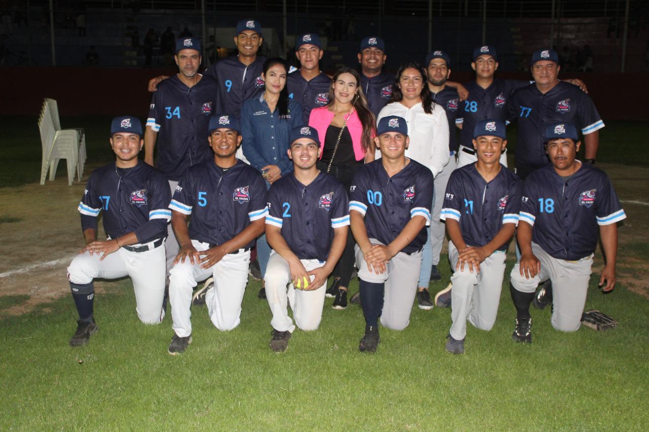 $!Homenajean a González y Muratalla al inaugurarse en Escuinapa ligas de Softbol Novatos y Libre Varonil