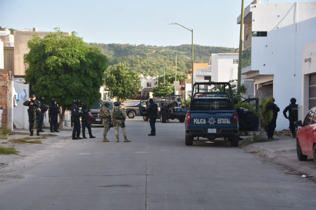 $!Detienen a un hombre y aseguran armamento tras detonaciones en Stanza Torralba, Culiacán