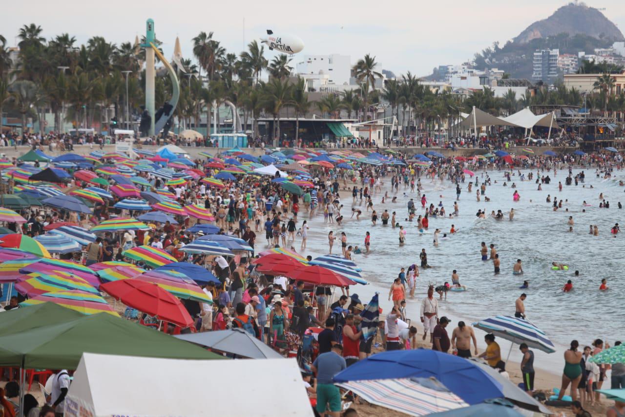 $!#FOTOS | Así fueron los últimos minutos en las playas de Mazatlán este Sábado Santo