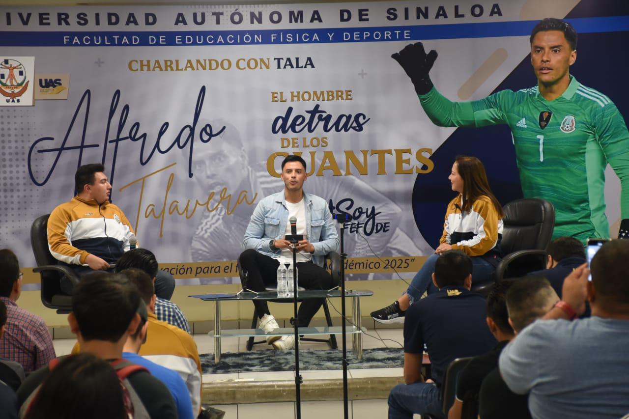 $!Portero Alfredo Talavera inspira a estudiantes de la UAS a alcanzar sus metas