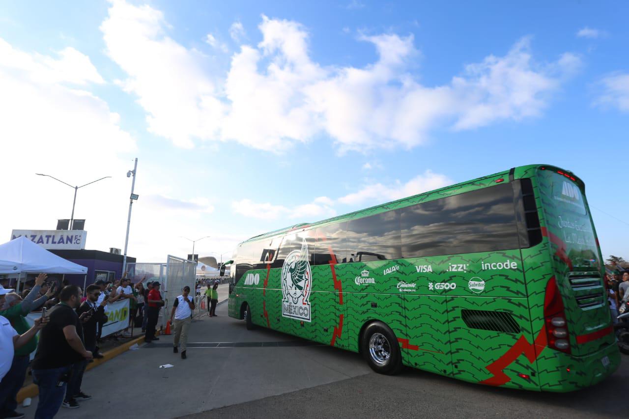 $!‘Pintan de verde’ el Kraken en una fiesta familiar de futbol