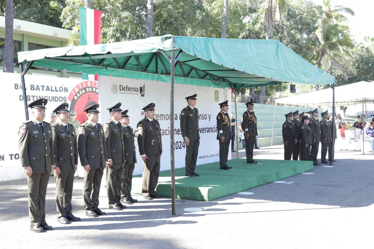 $!Imponen ascensos y condecoraciones a personal militar, en Mazatlán