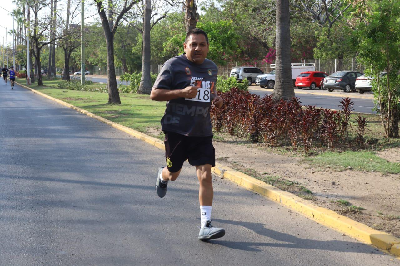 $!Festejan comunicadores Día de la Libertad de Expresión haciendo deporte