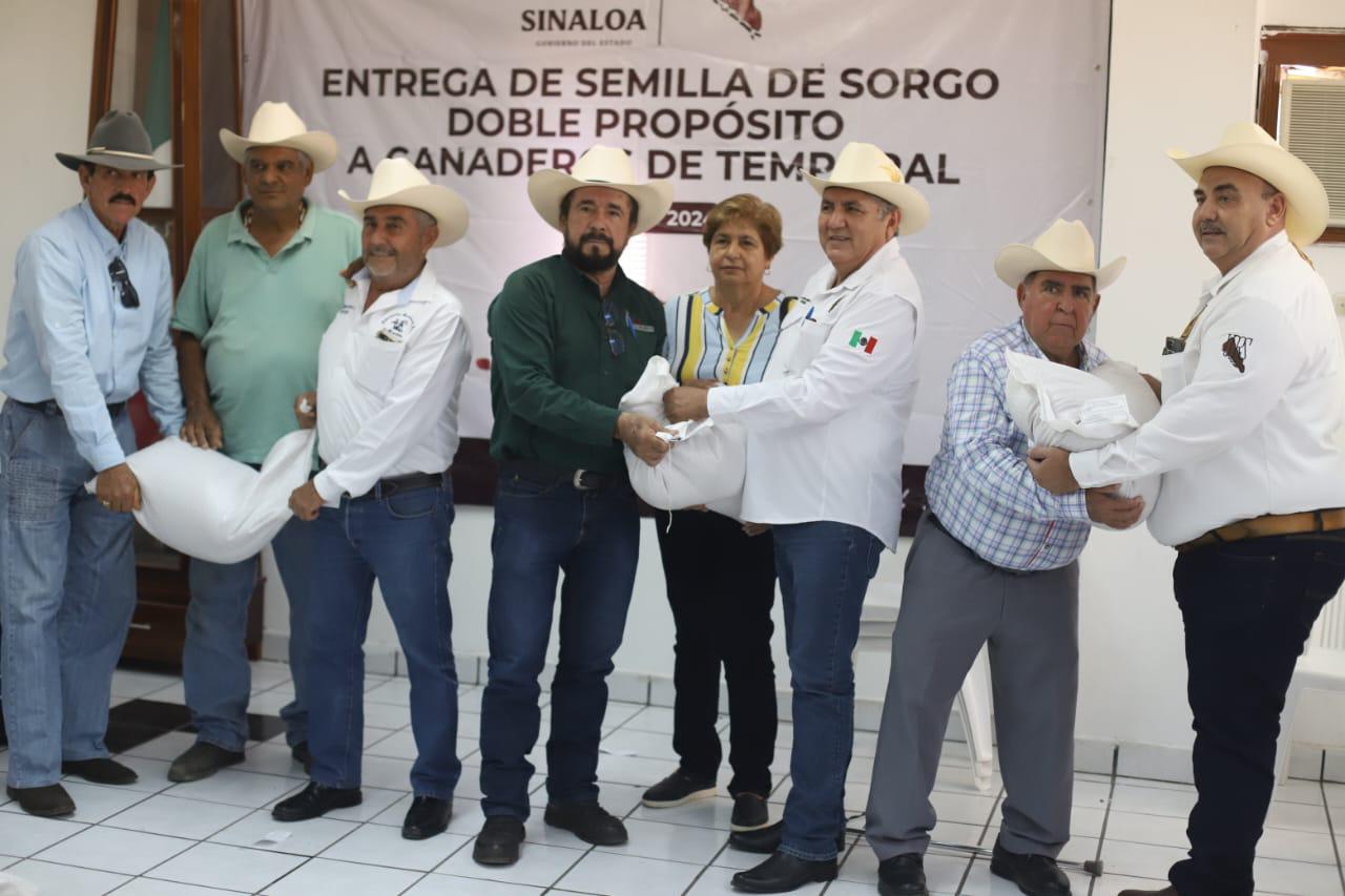 $!Entregan 53 mil bolsas de sorgo a ganaderos de Sinaloa; más de 700 son para ganaderos de Mazatlán