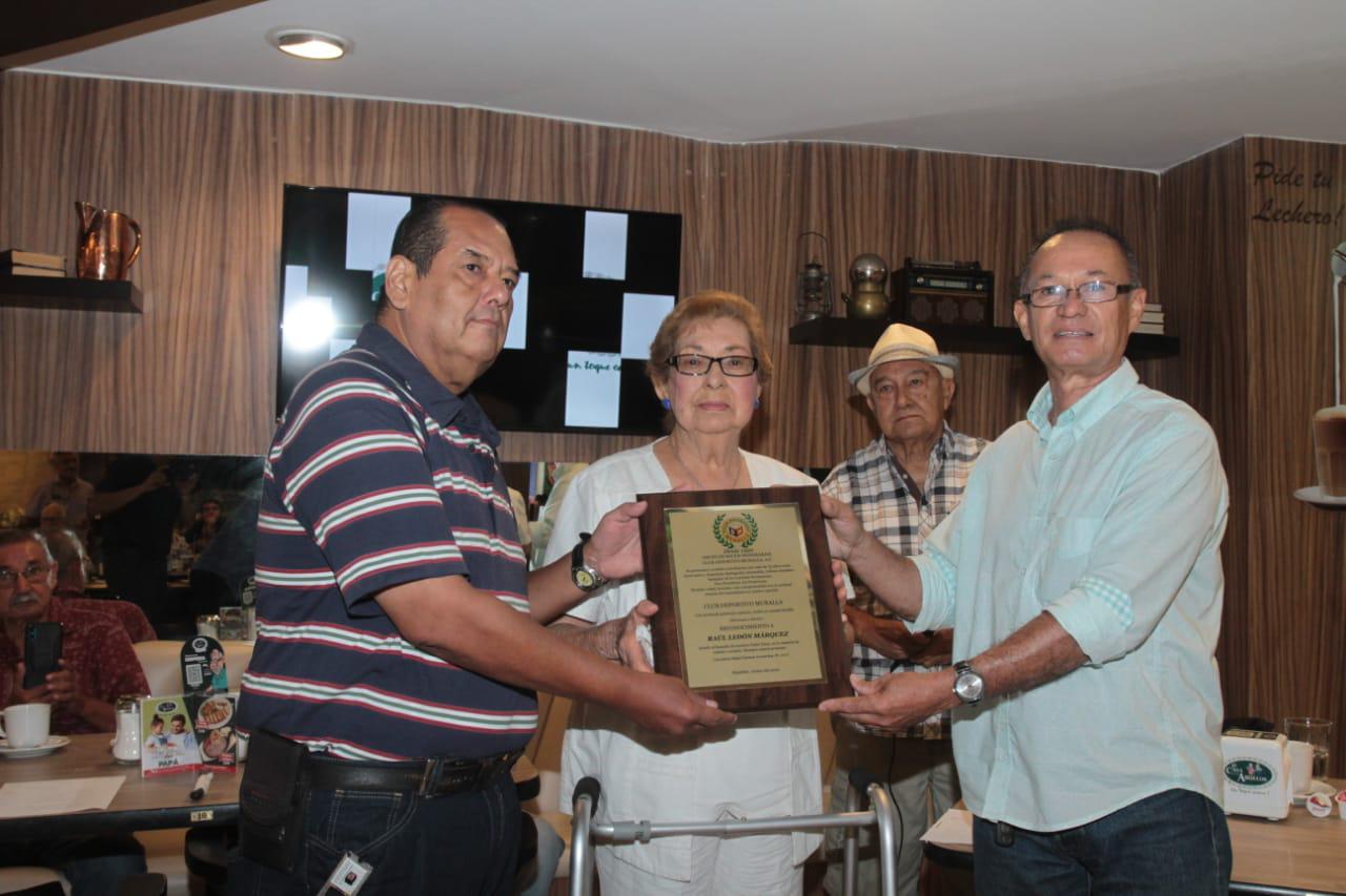 $!Club Muralla brinda homenaje póstumo a socios