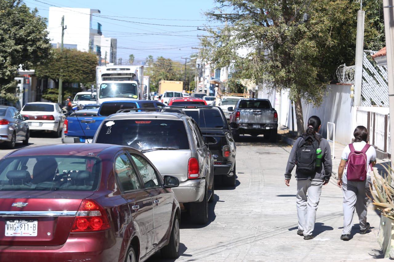 $!Cierran Avenida Leonismo Internacional y ocasiona caos vial por rutas alternas