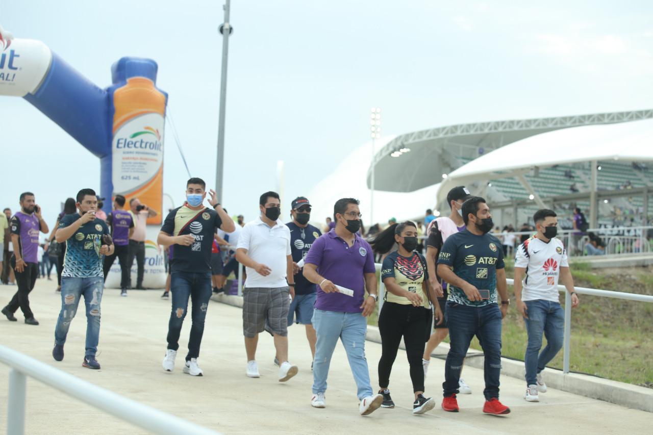 $!Invaden aficionados americanistas estadio Kraken