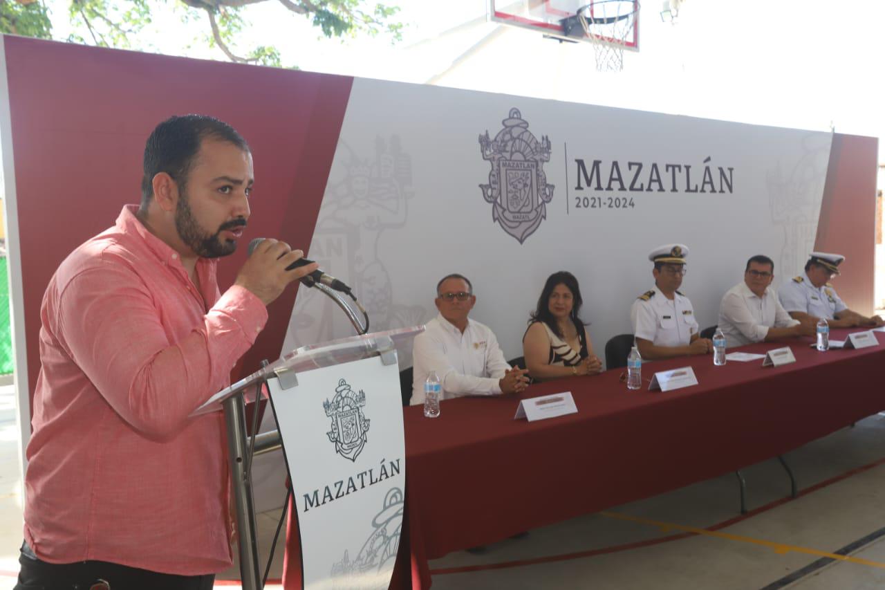 $!Celebran Lunes Cívico en primaria de Villa Unión en medio de reconstrucción