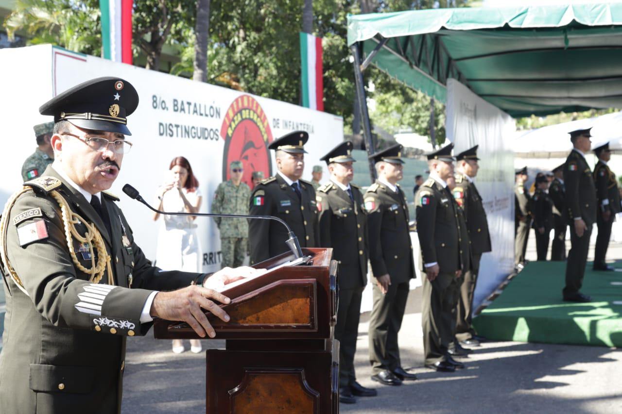 $!Imponen ascensos y condecoraciones a personal militar, en Mazatlán