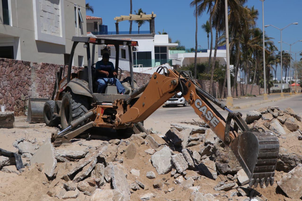 $!Obras Públicas mejoran accesos a playa de Mazatlán