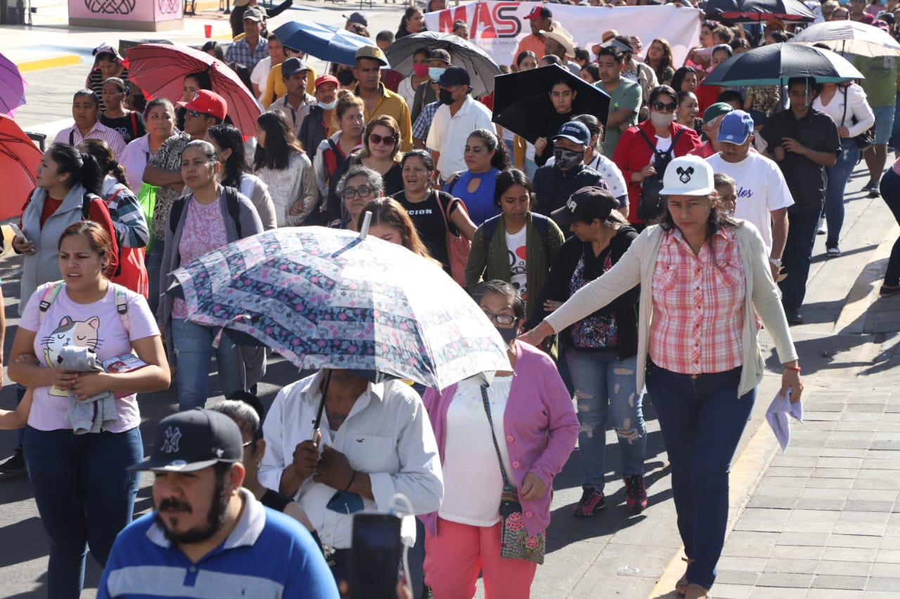 $!Desplazados del sur de Sinaloa marchan para exigir vivienda