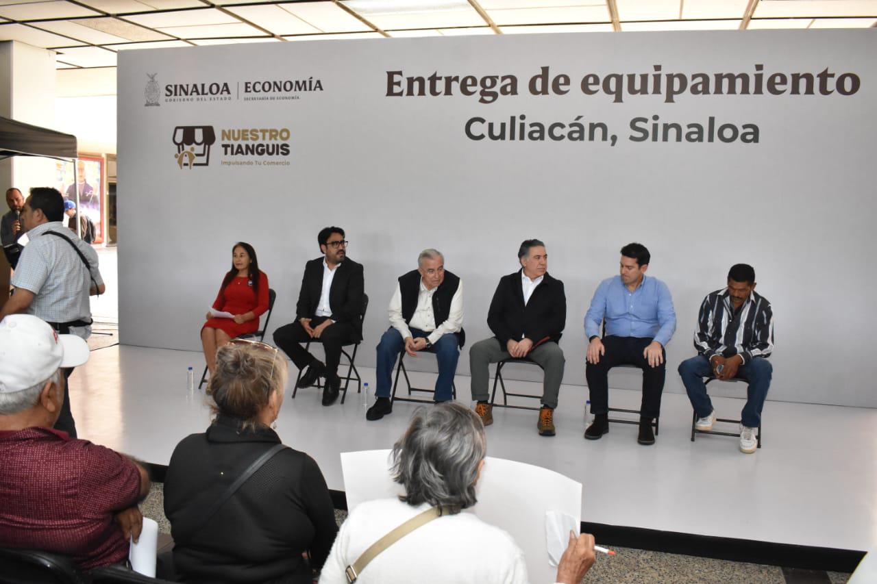 $!Gobierno de Sinaloa entrega 229 equipos para comerciantes ambulantes en Culiacán