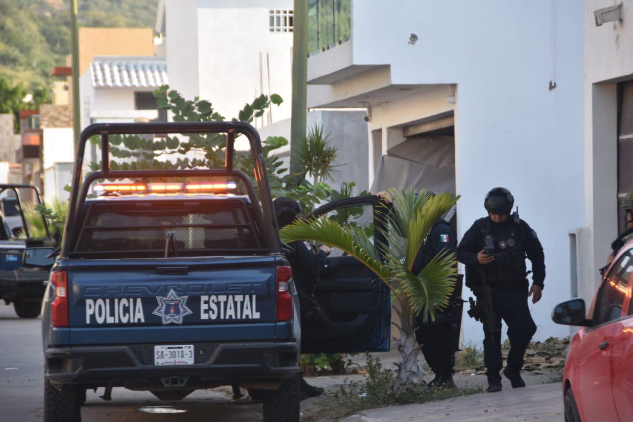 $!Detienen a un hombre y aseguran armamento tras detonaciones en Stanza Torralba, Culiacán