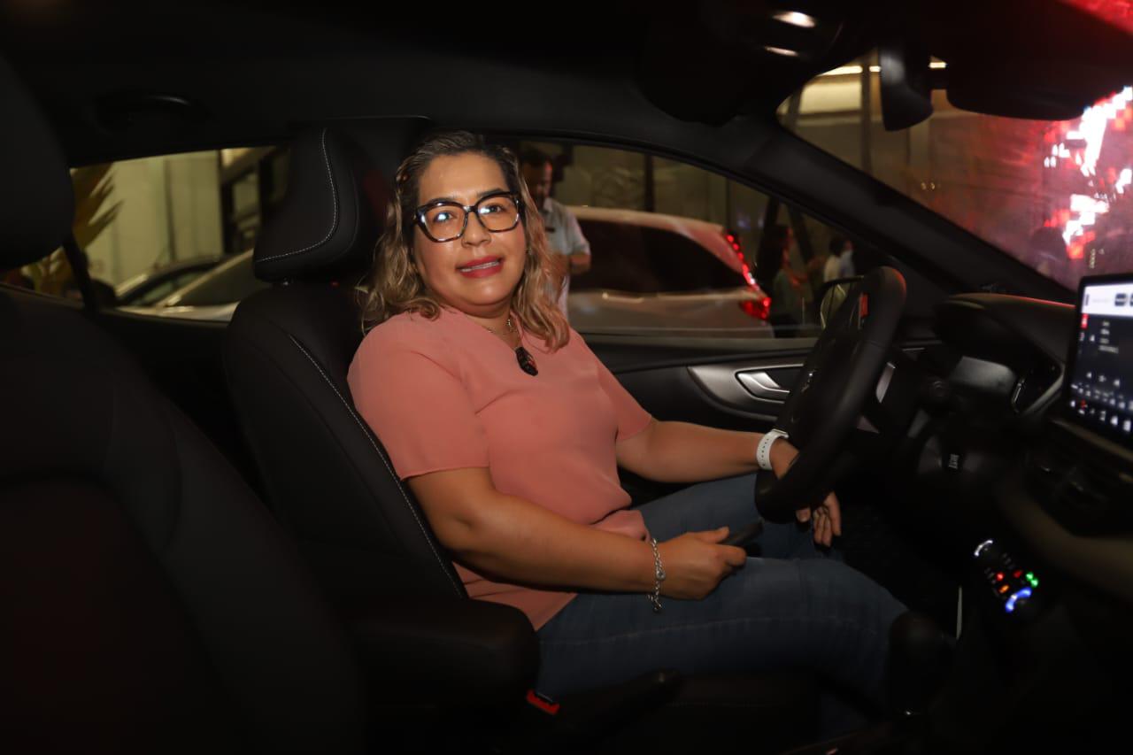 $!Lizeth Solís fue la afortunada ganadora del automóvil.