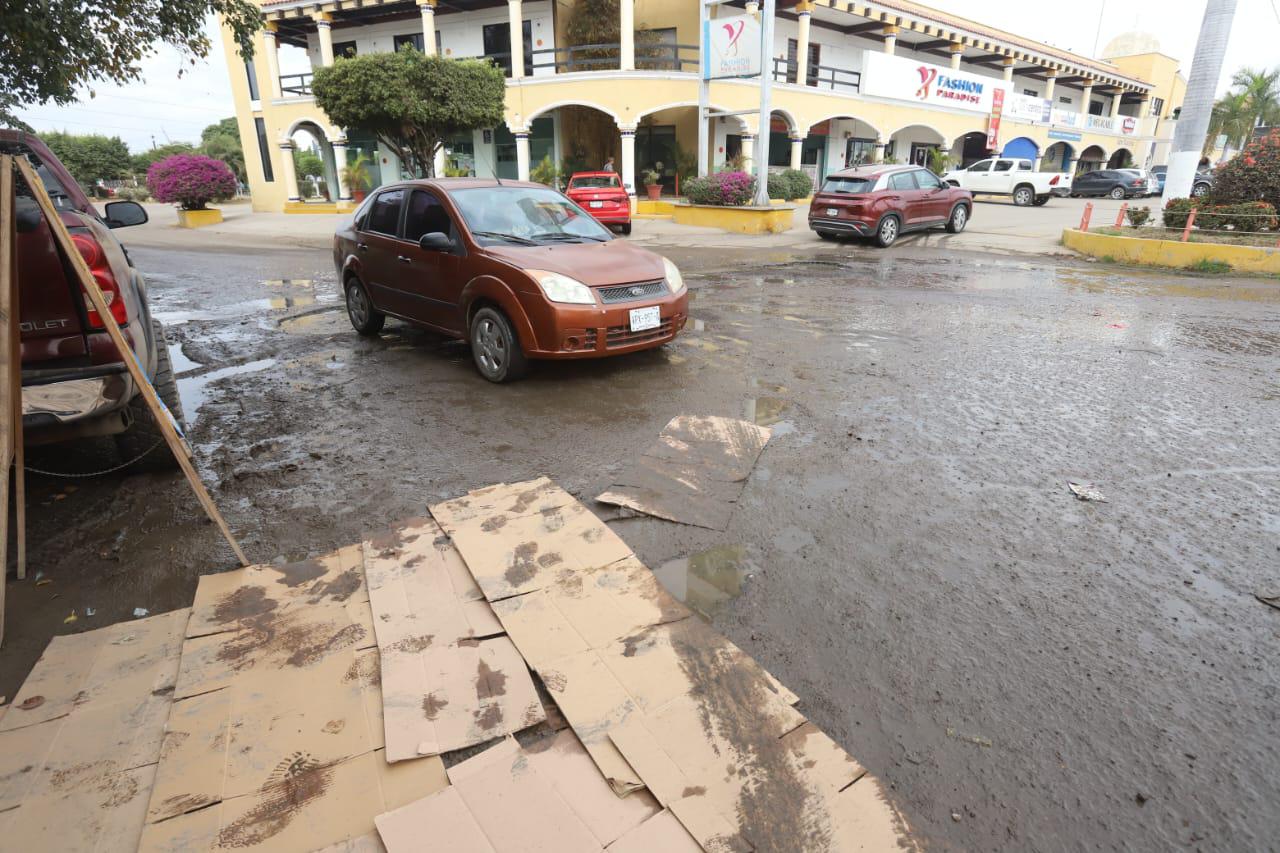 $!San Joaquín, Villa Verde y Villa Florida viven entre fugas de aguas negras