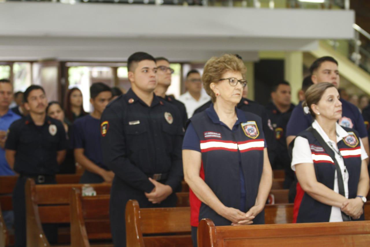 $!Destaca sacerdote que bomberos dejan todo por servir al prójimo